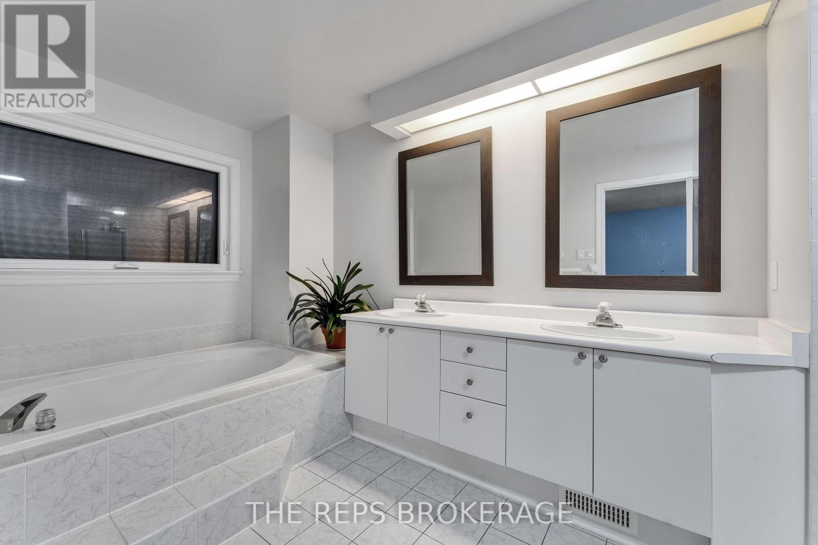 64 Hunterswood Crescent, Ottawa, Ontario  K1G 5V9 - Photo 36 - X12766466