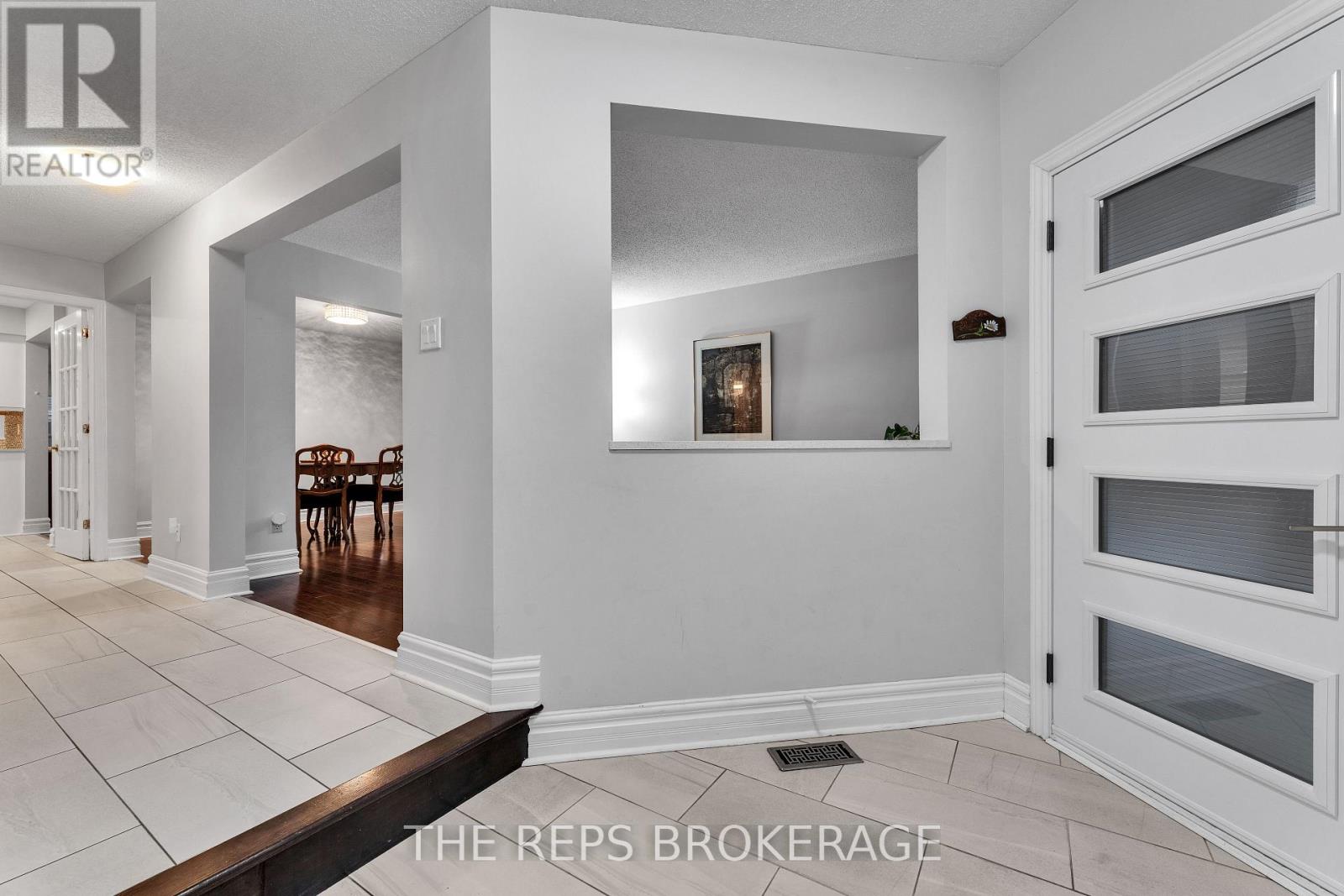 64 Hunterswood Crescent, Ottawa, Ontario  K1G 5V9 - Photo 5 - X12766466