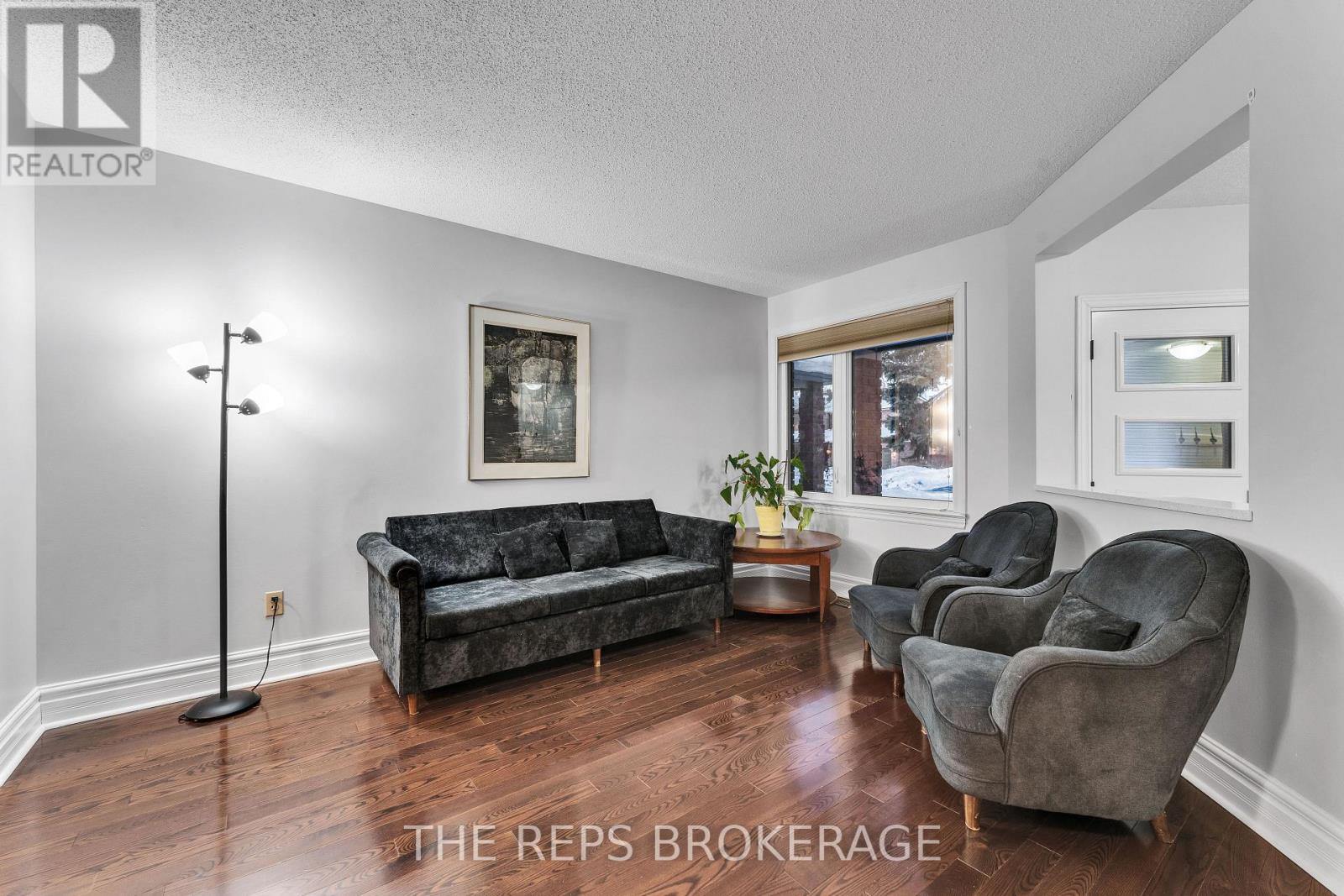 64 Hunterswood Crescent, Ottawa, Ontario  K1G 5V9 - Photo 8 - X12766466