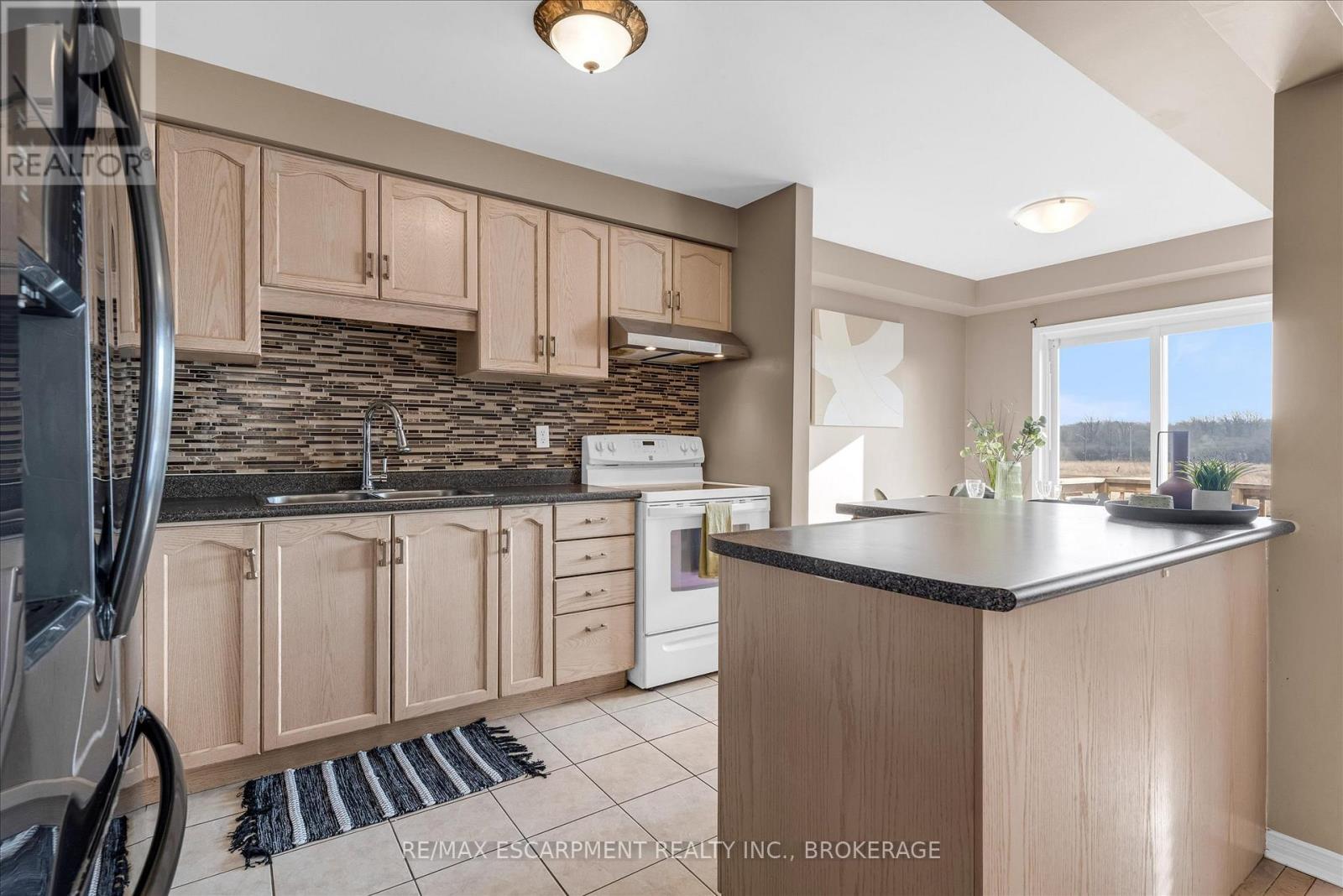 40 - 800 Paramount Drive, Hamilton, Ontario  L8J 3V8 - Photo 9 - X12766490