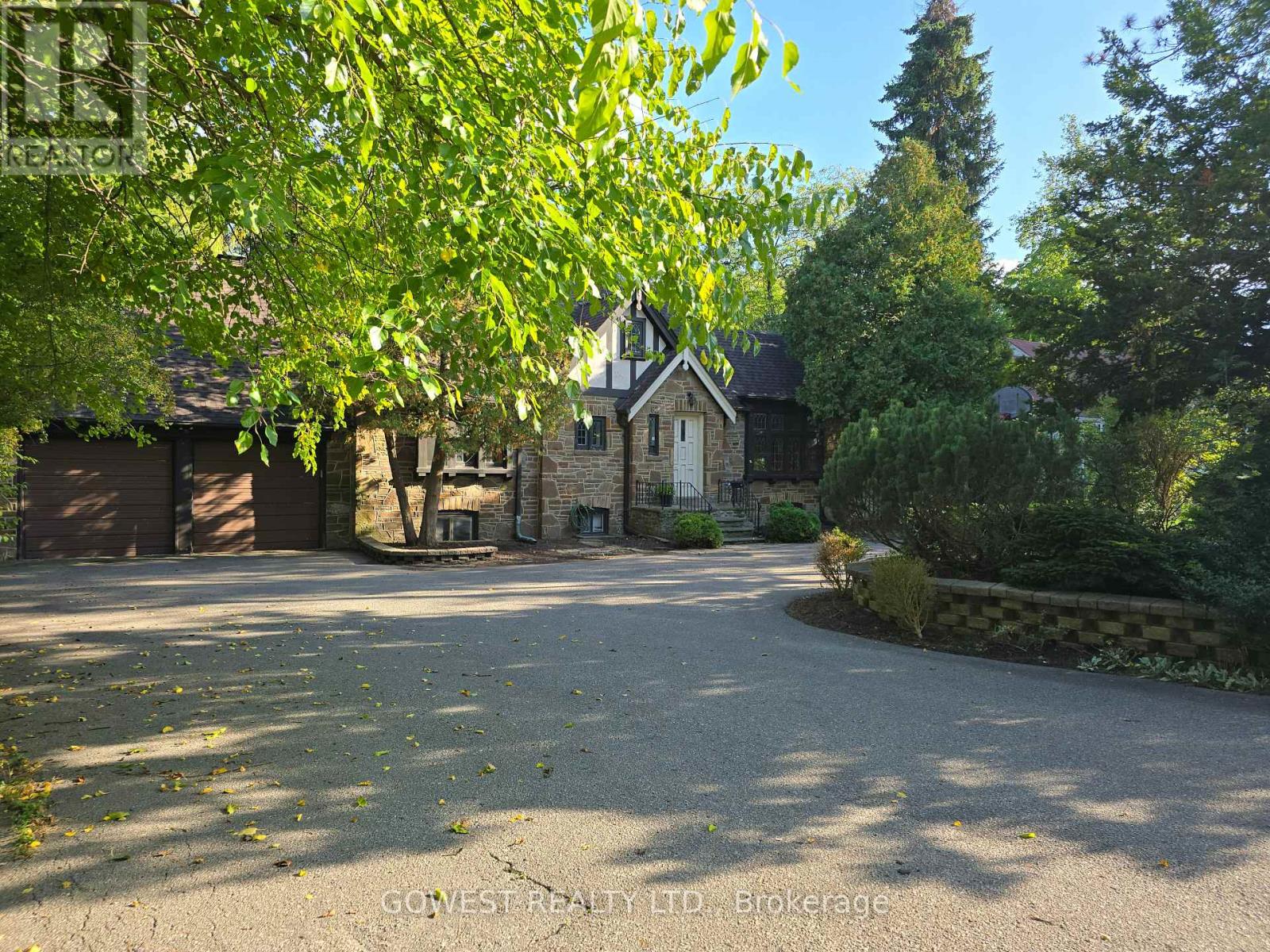 62 Pinewood Trail, Mississauga, Ontario  L5G 2L1 - Photo 6 - W12535064