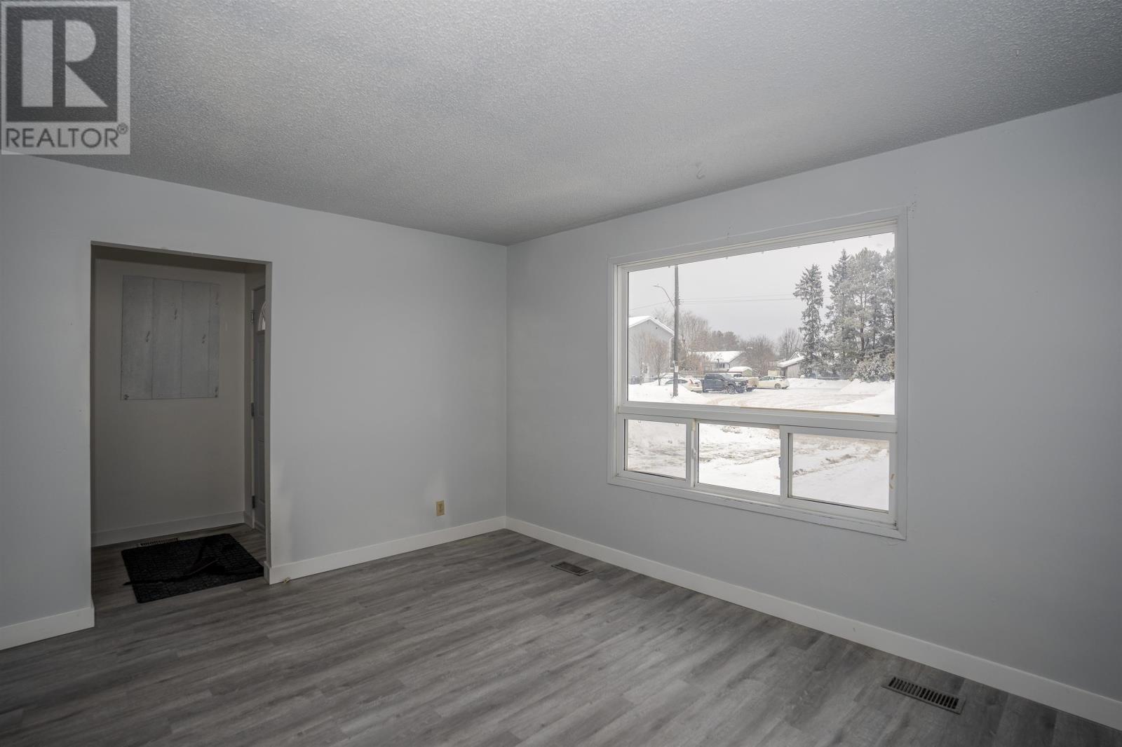 506 Churchill Dr W, Thunder Bay, Ontario  P7C 1W1 - Photo 8 - TB2600184