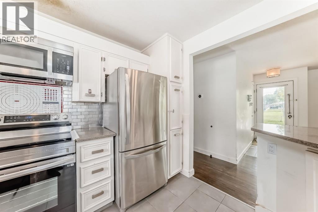 4139 Bowlen Street Nw, Calgary, Alberta  T2L 1P8 - Photo 4 - A2258402