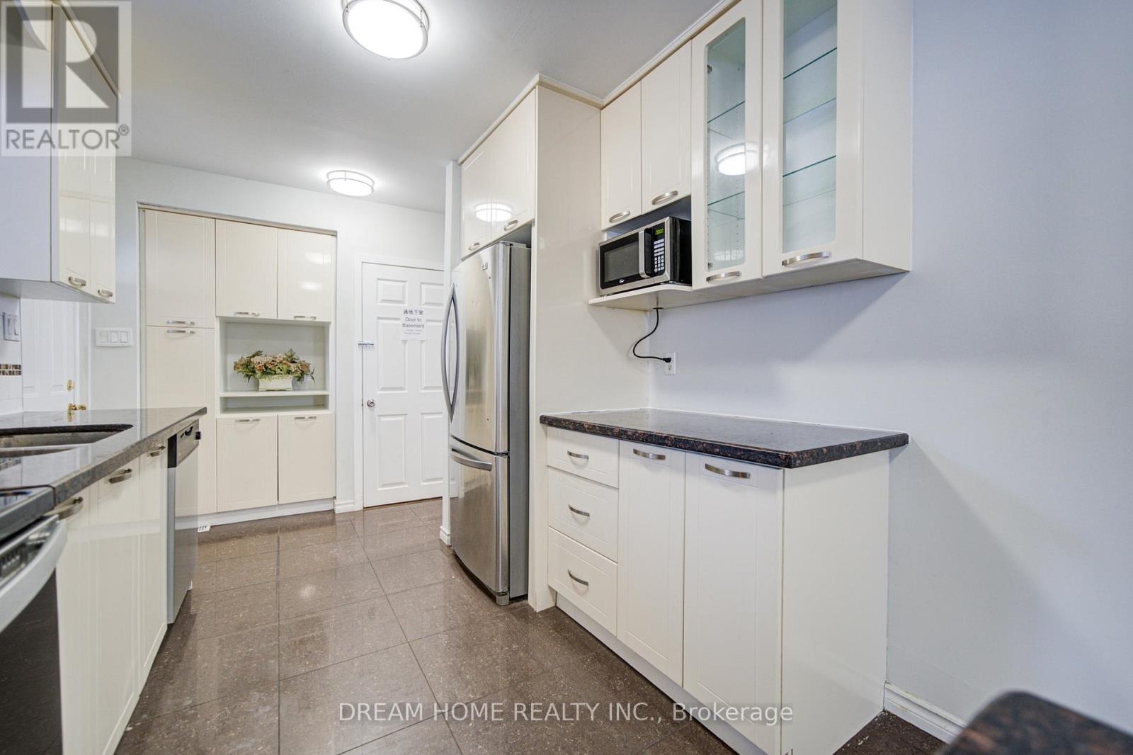 23 Tristan Crescent, Toronto, Ontario  M2H 1X2 - Photo 8 - C12766440