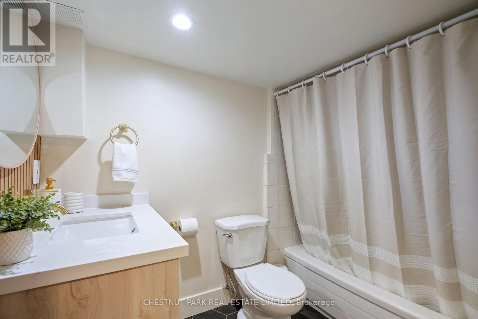 Lower - 76 Major Mackenzie Road E, Richmond Hill, Ontario  L4C 1G9 - Photo 11 - N12766394