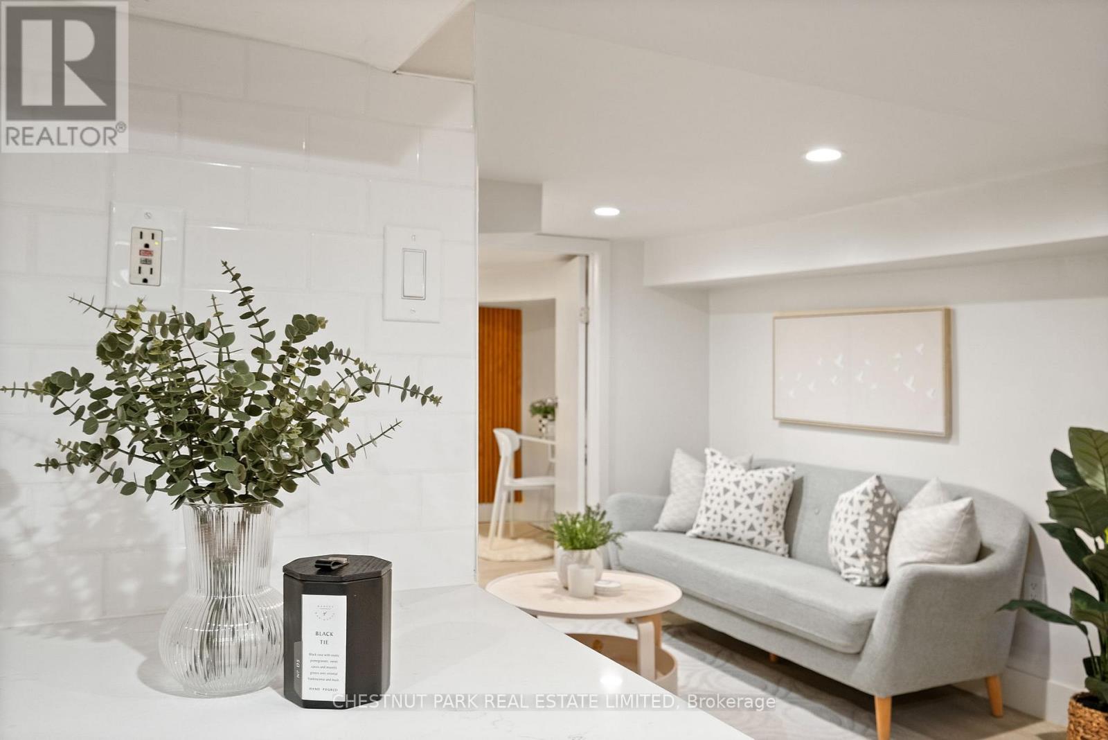 Lower - 76 Major Mackenzie Road E, Richmond Hill, Ontario  L4C 1G9 - Photo 2 - N12766394