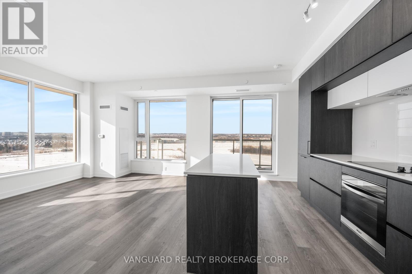 1325 - 2 David Eyer Drive, Richmond Hill, Ontario  L4S 0N6 - Photo 4 - N12766430