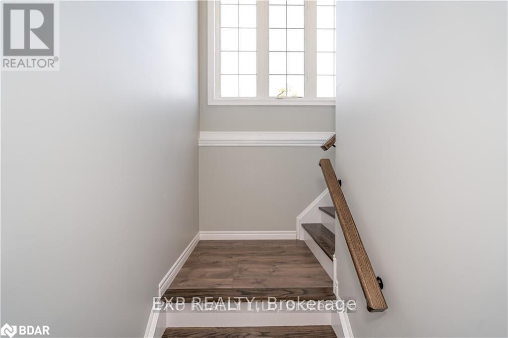 19 Loon Avenue, Barrie (Painswick South), Ontario  L4N 8W6 - Photo 2 - S12766334