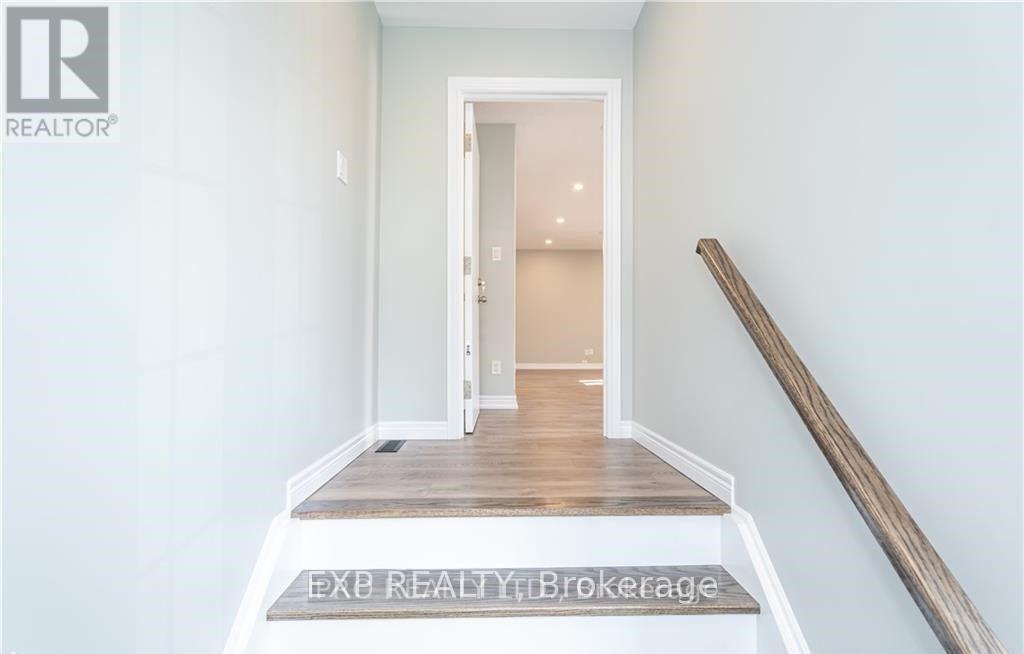 19 Loon Avenue, Barrie (Painswick South), Ontario  L4N 8W6 - Photo 3 - S12766334