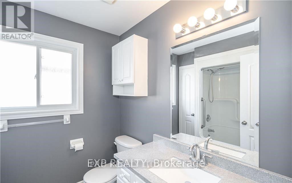 19 Loon Avenue, Barrie (Painswick South), Ontario  L4N 8W6 - Photo 9 - S12766334