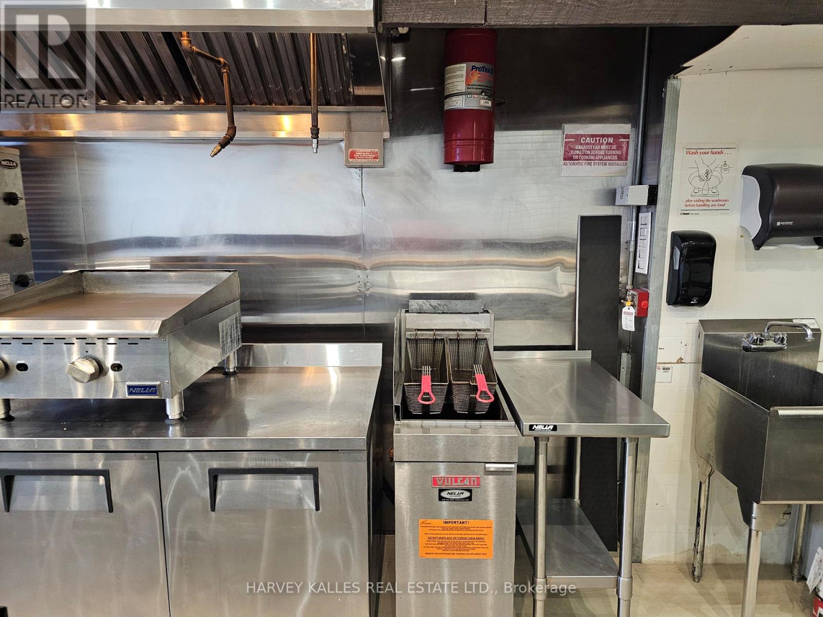 Main - 249 Augusta Avenue, Toronto, Ontario  M5T 2L8 - Photo 4 - C12765008