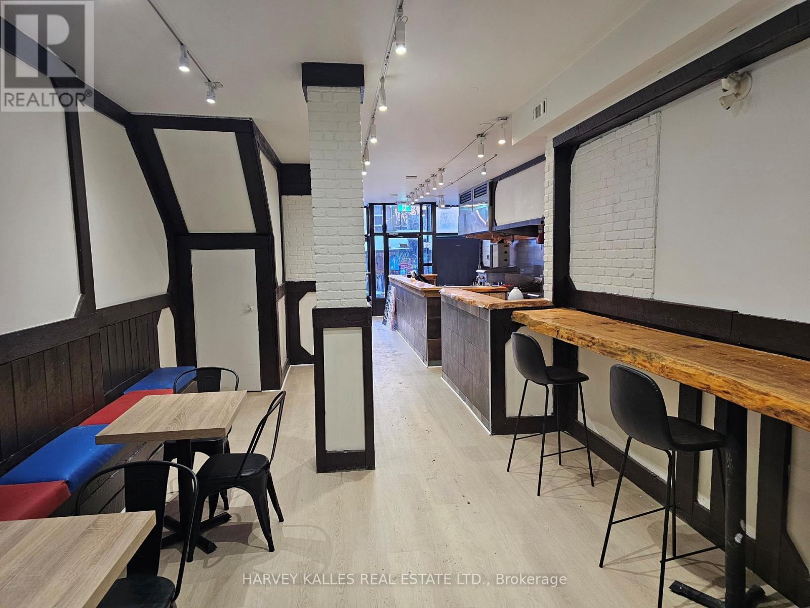 Main - 249 Augusta Avenue, Toronto, Ontario  M5T 2L8 - Photo 2 - C12765008