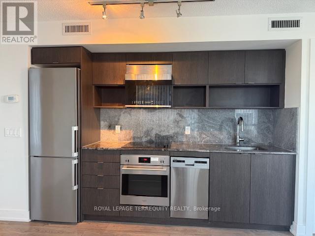 604 - 7 Mabelle Avenue, Toronto, Ontario  M9A 0C9 - Photo 5 - W12765806