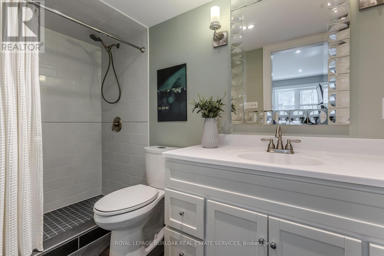 3202 Steeplechase Drive, Burlington, Ontario  L7M 0C4 - Photo 26 - W12766350