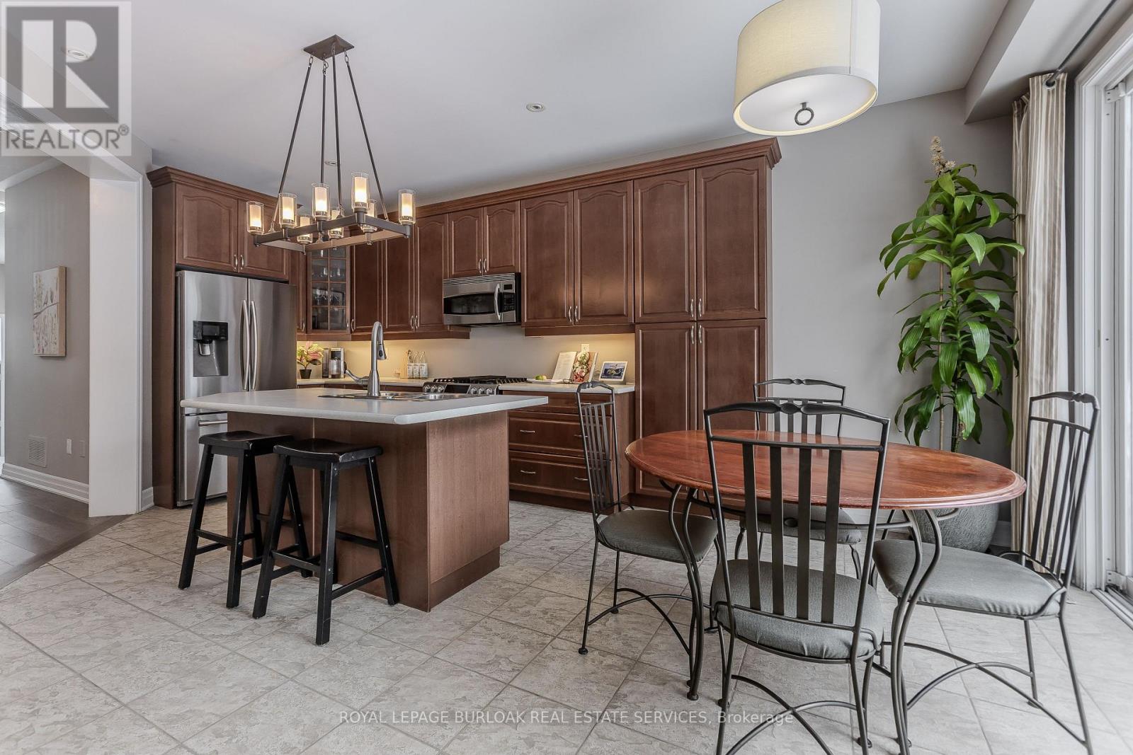 3202 Steeplechase Drive, Burlington, Ontario  L7M 0C4 - Photo 7 - W12766350