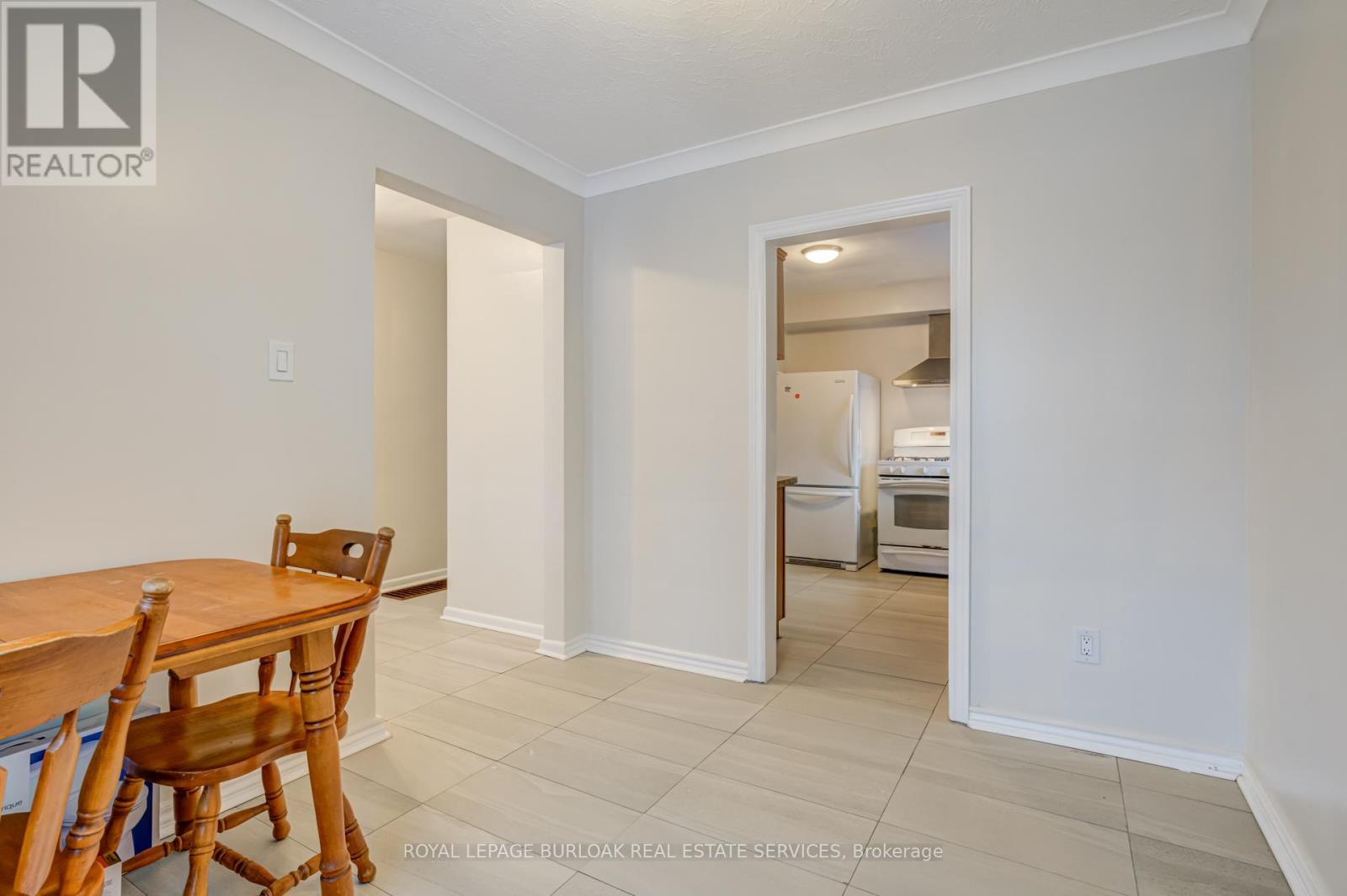 2322 Redfern Road, Burlington, Ontario  L7R 1X3 - Photo 11 - W12766376