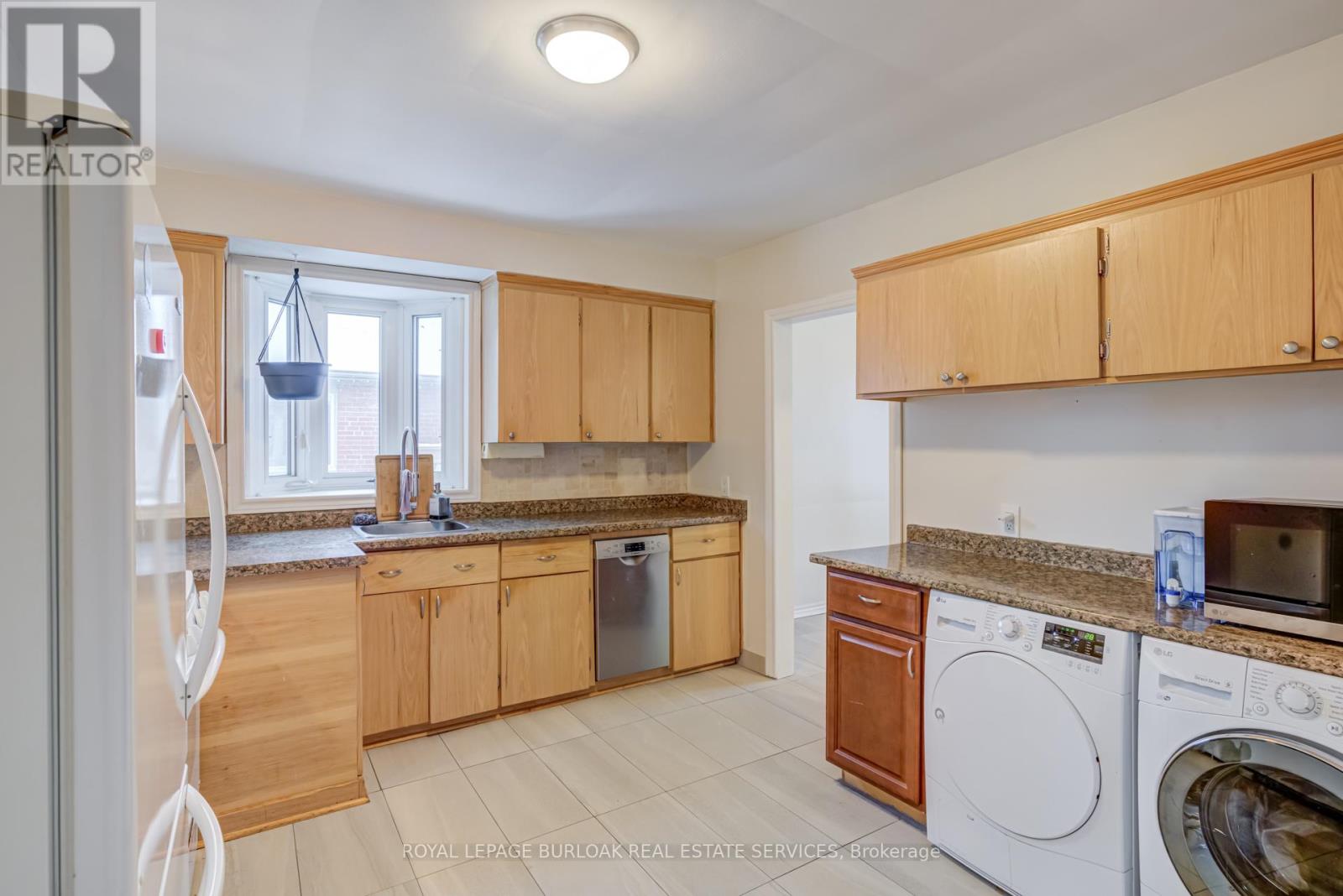 2322 Redfern Road, Burlington, Ontario  L7R 1X3 - Photo 13 - W12766376