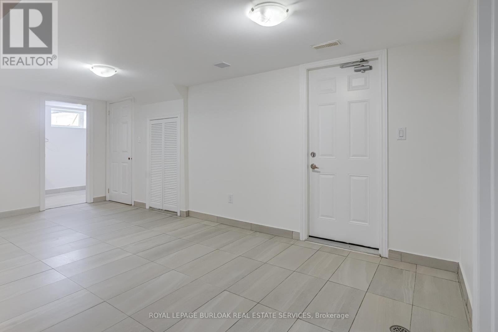 2322 Redfern Road, Burlington, Ontario  L7R 1X3 - Photo 28 - W12766376