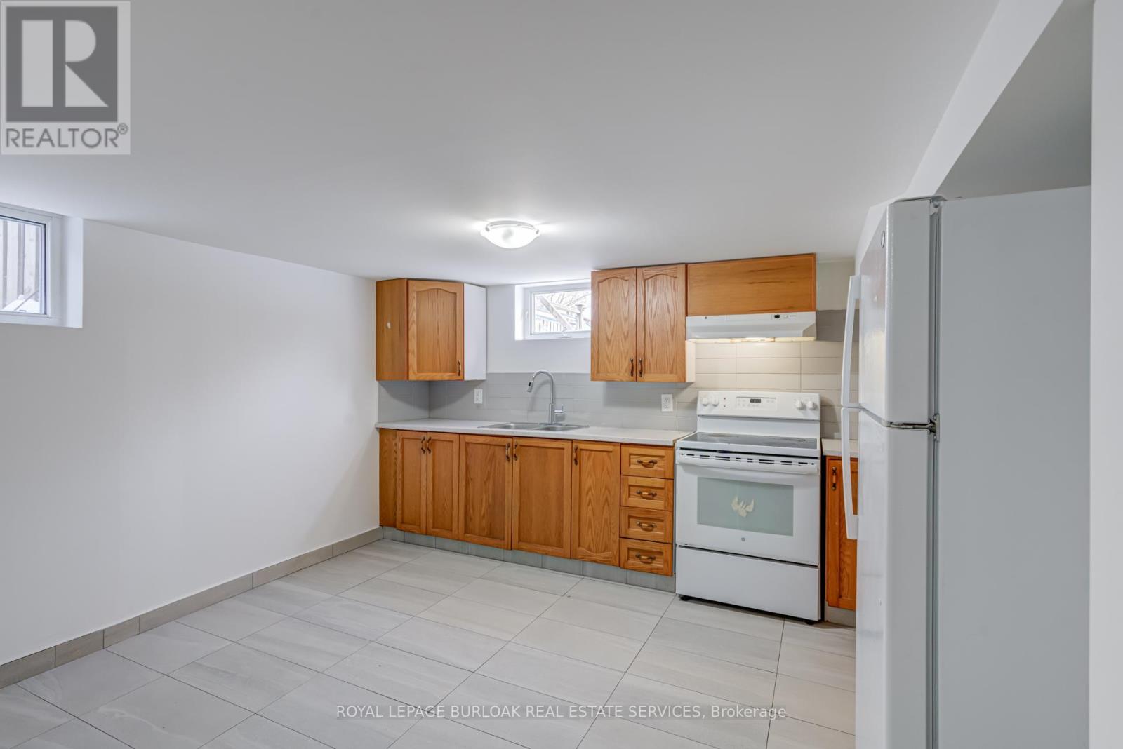 2322 Redfern Road, Burlington, Ontario  L7R 1X3 - Photo 34 - W12766376