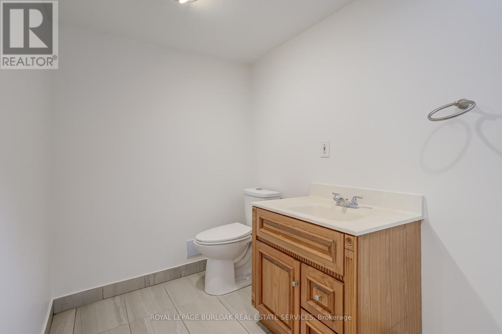 2322 Redfern Road, Burlington, Ontario  L7R 1X3 - Photo 43 - W12766376