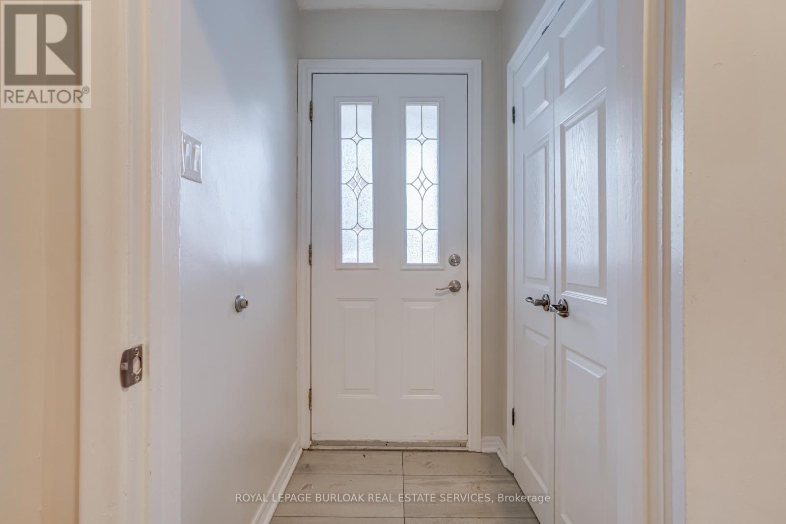 2322 Redfern Road, Burlington, Ontario  L7R 1X3 - Photo 8 - W12766376