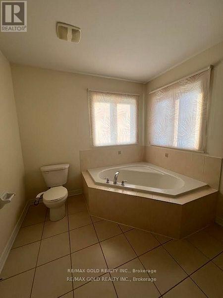 14 Natronia Trail E, Brampton, Ontario  L6P 3N1 - Photo 12 - W12766382