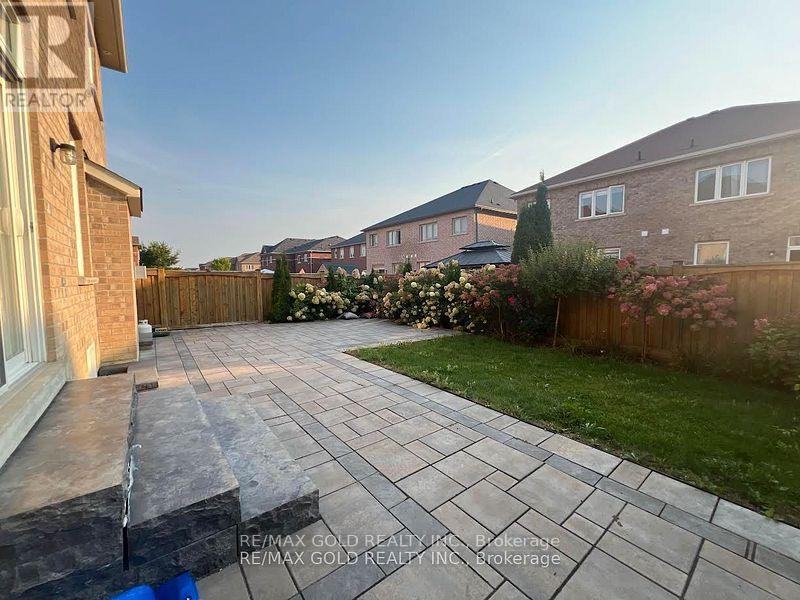 14 Natronia Trail E, Brampton, Ontario  L6P 3N1 - Photo 15 - W12766382