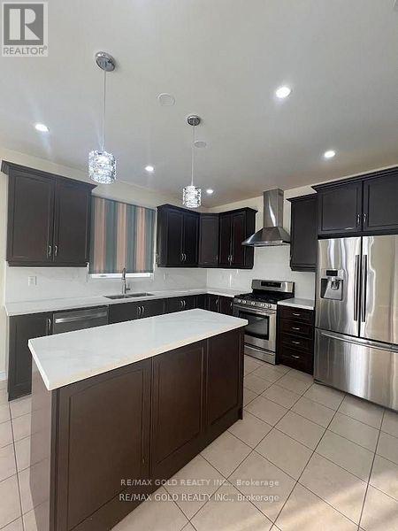 14 Natronia Trail E, Brampton, Ontario  L6P 3N1 - Photo 4 - W12766382