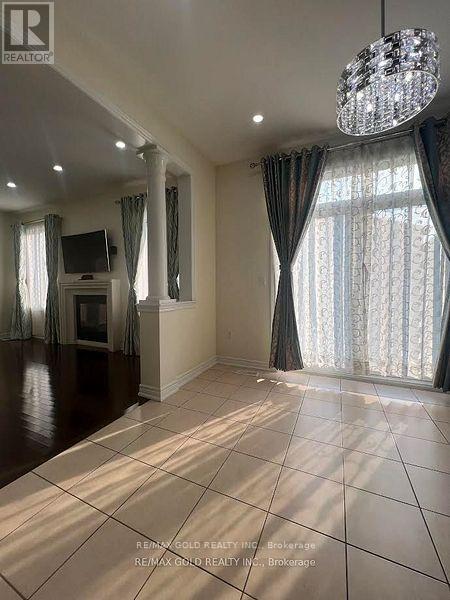 14 Natronia Trail E, Brampton, Ontario  L6P 3N1 - Photo 5 - W12766382