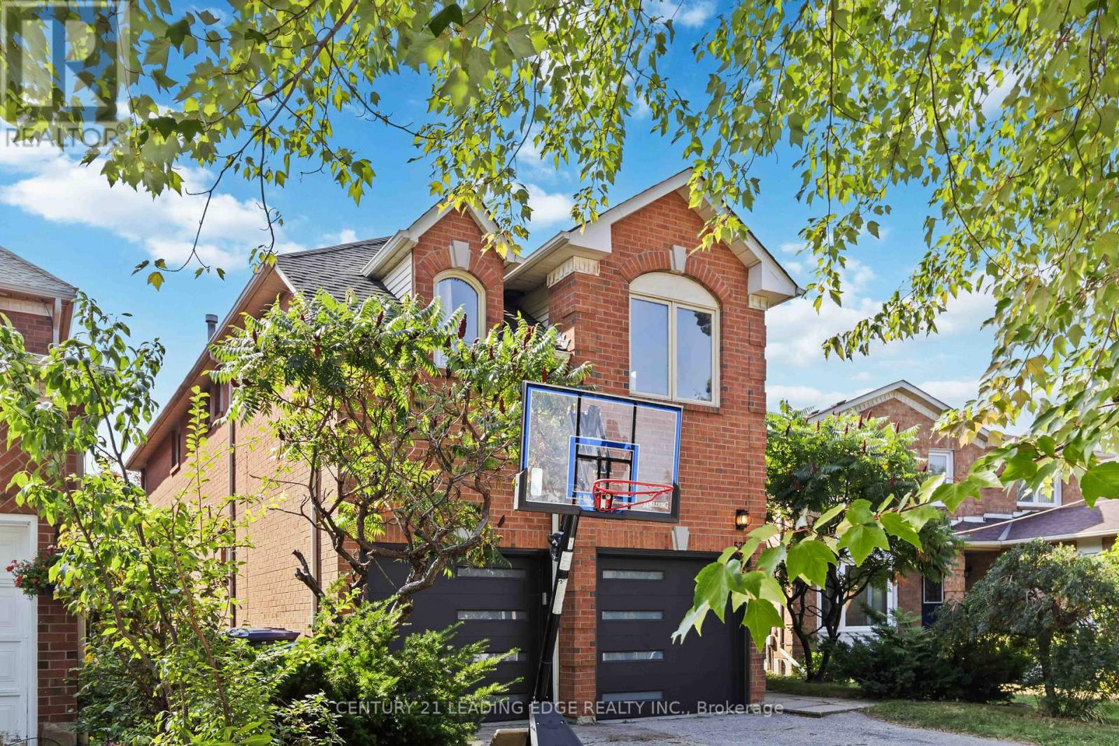 5201 Champlain Trail, Mississauga, Ontario  L5R 3B1 - Photo 2 - W12766388