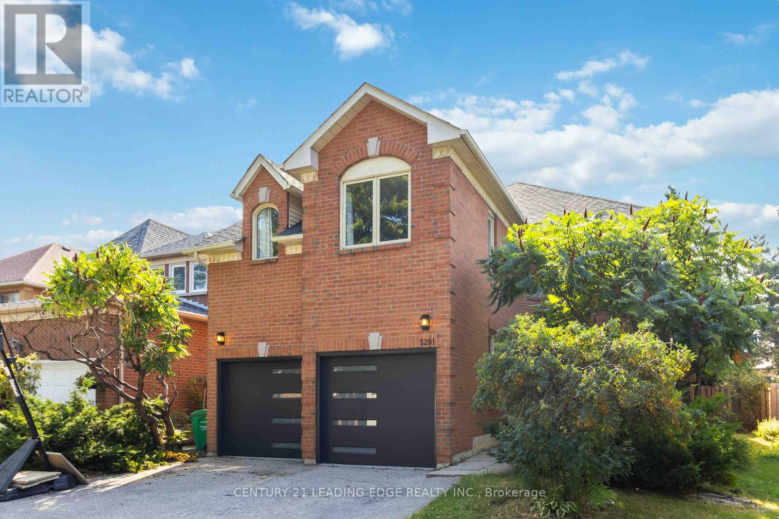 5201 Champlain Trail, Mississauga, Ontario  L5R 3B1 - Photo 3 - W12766388