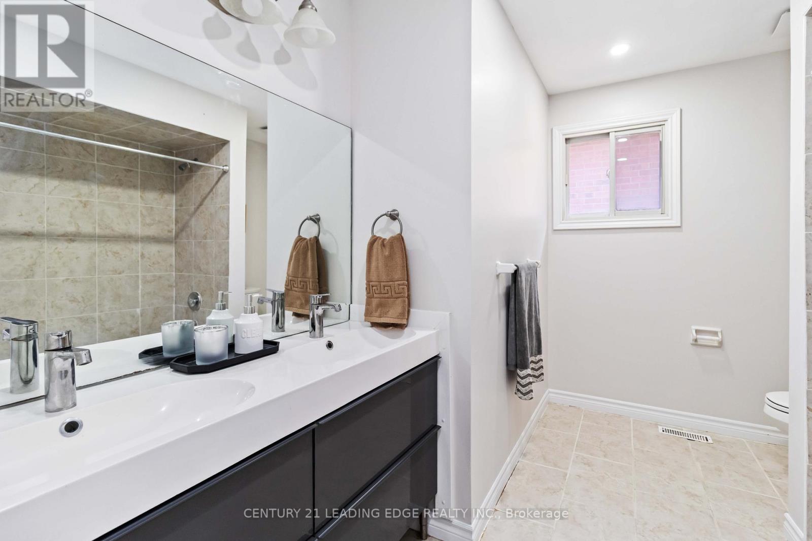 5201 Champlain Trail, Mississauga, Ontario  L5R 3B1 - Photo 36 - W12766388