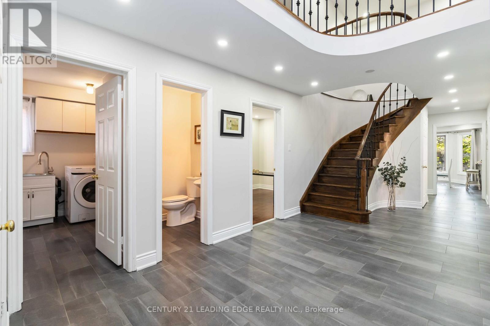 5201 Champlain Trail, Mississauga, Ontario  L5R 3B1 - Photo 5 - W12766388