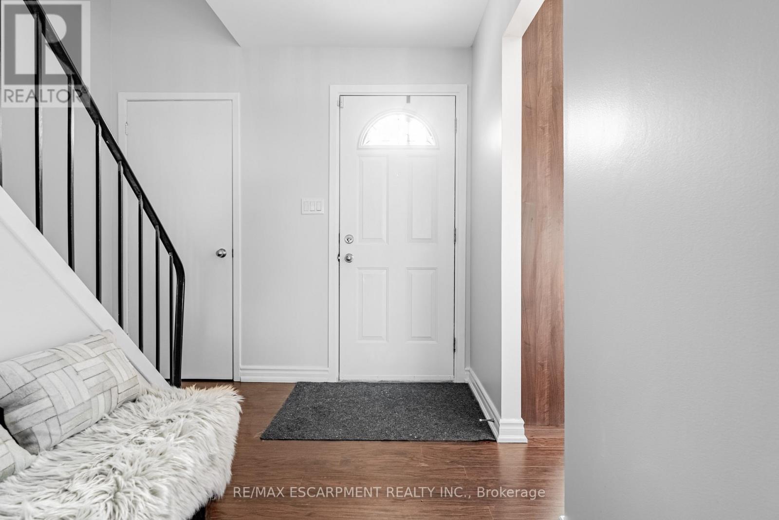 19 - 6650 Falconer Drive, Mississauga, Ontario  L5N 1B5 - Photo 3 - W12766424