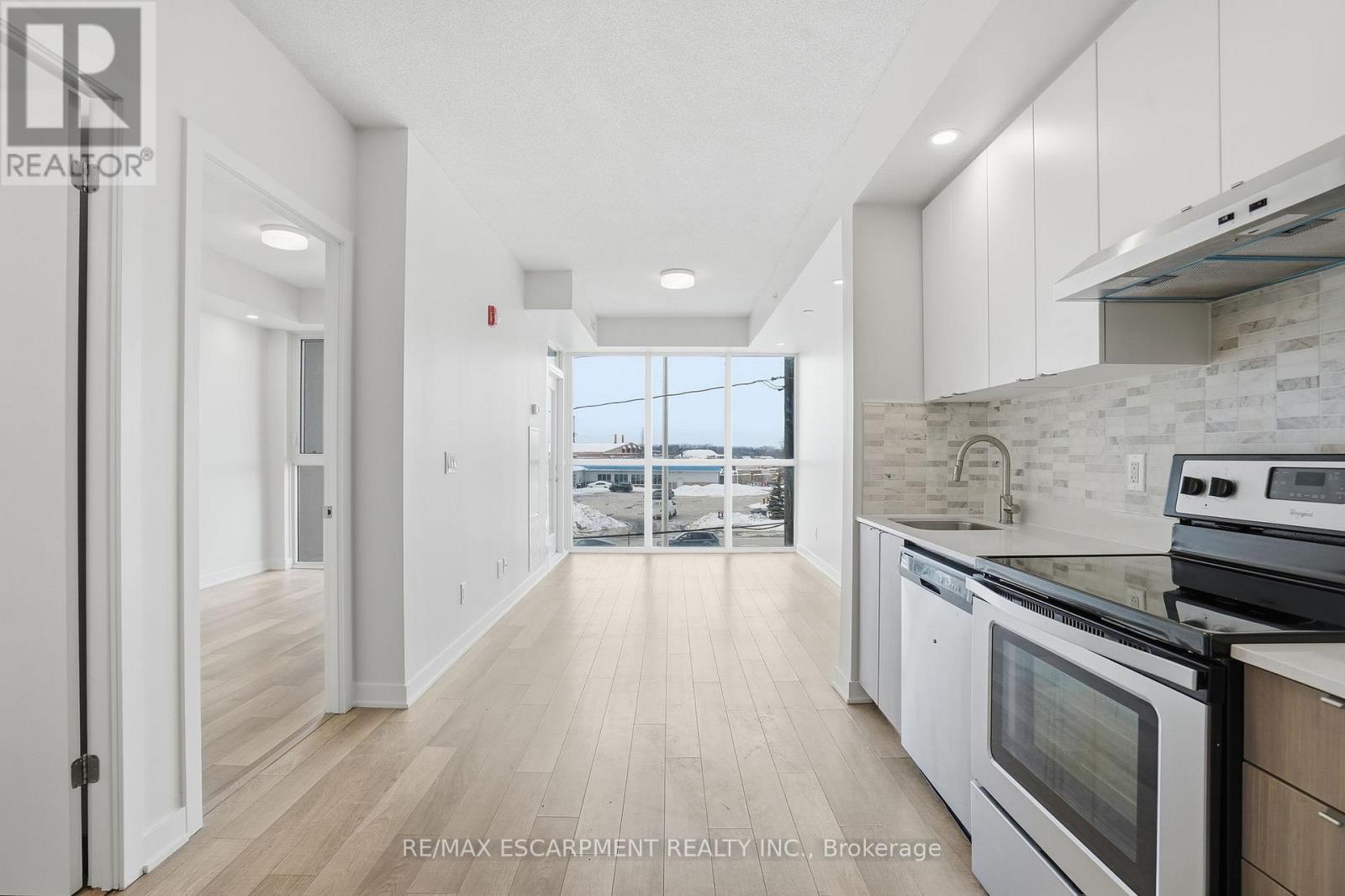 B304 - 5240 Dundas Street, Burlington, Ontario  L7L 0J6 - Photo 10 - W12766438