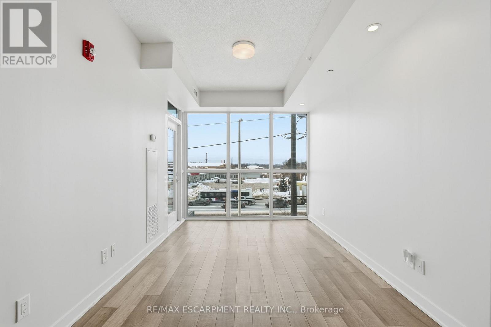 B304 - 5240 Dundas Street, Burlington, Ontario  L7L 0J6 - Photo 11 - W12766438