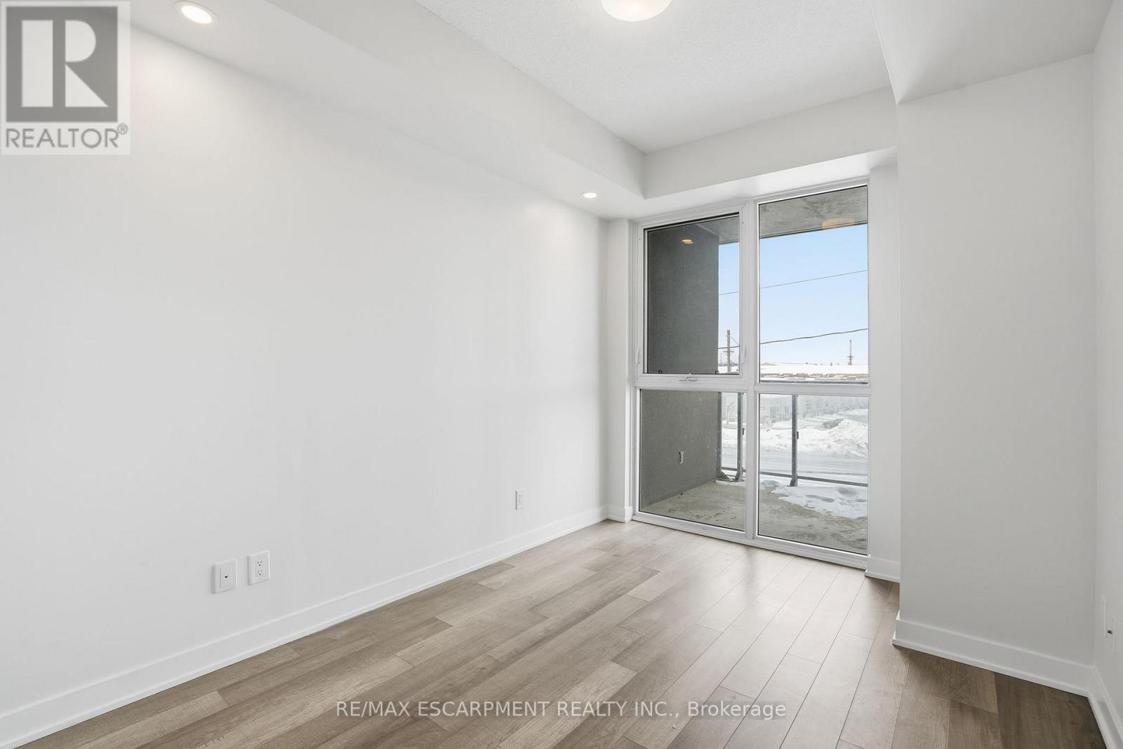 B304 - 5240 Dundas Street, Burlington, Ontario  L7L 0J6 - Photo 14 - W12766438