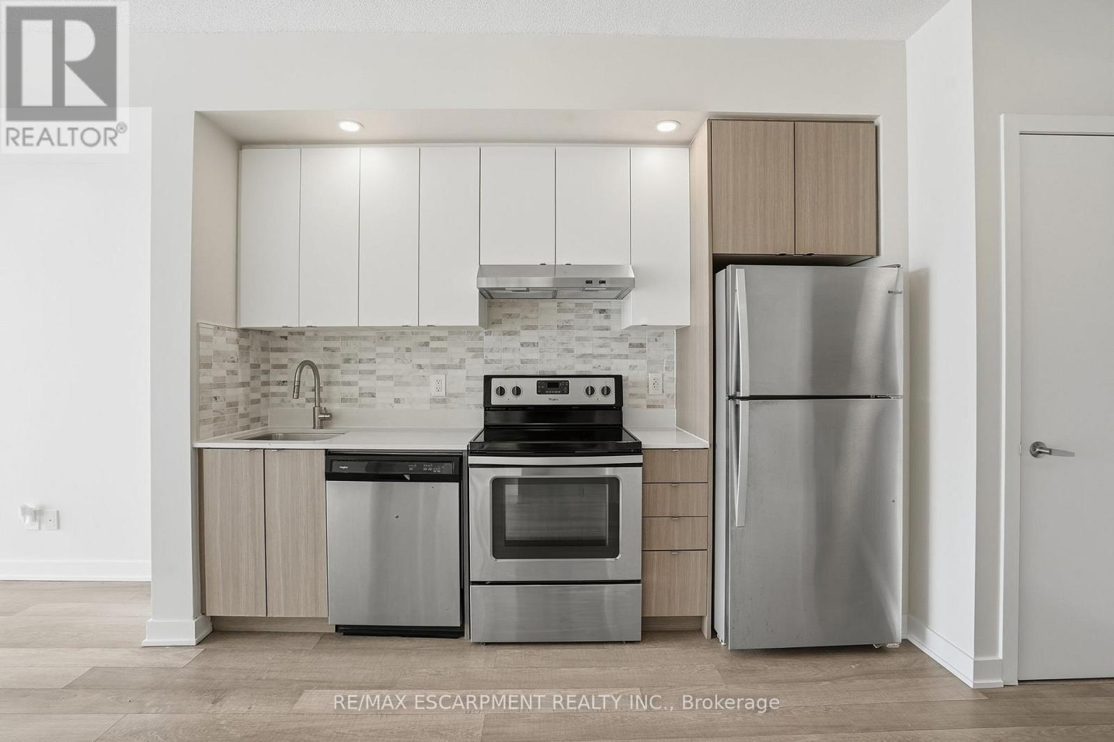 B304 - 5240 Dundas Street, Burlington, Ontario  L7L 0J6 - Photo 7 - W12766438