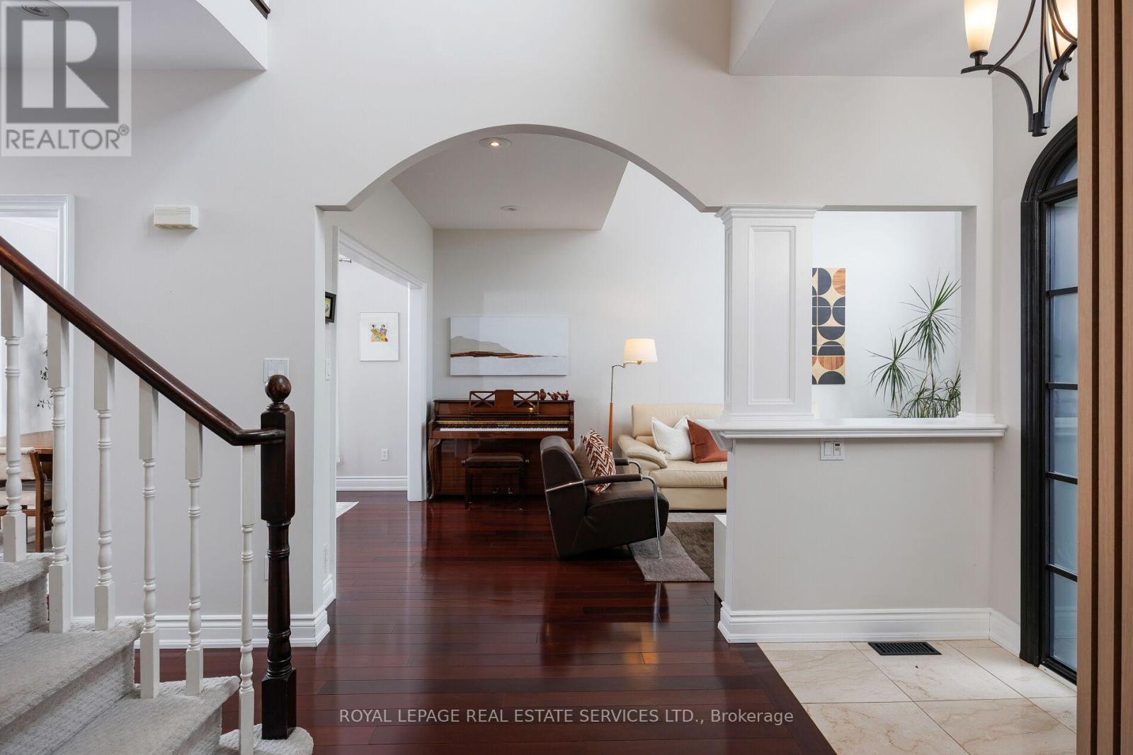 1061 Summit Ridge Drive, Oakville, Ontario  L6M 3K9 - Photo 6 - W12766442