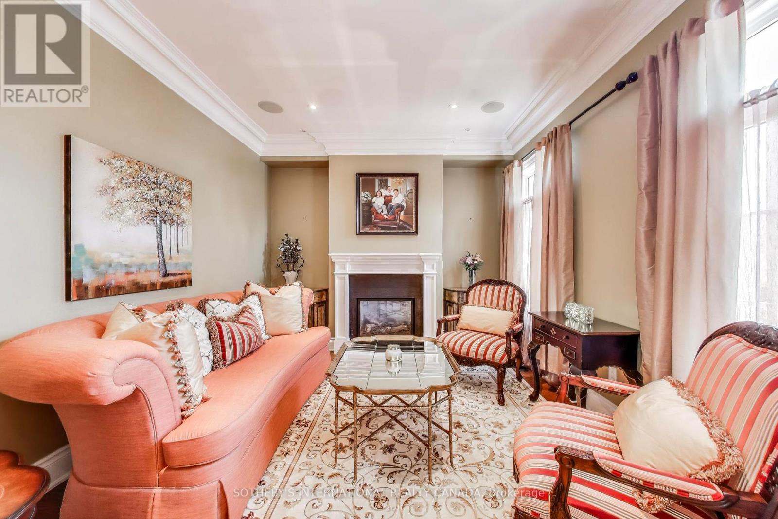 16 St Phillips Road, Toronto, Ontario  M9P 2N6 - Photo 4 - W12766454