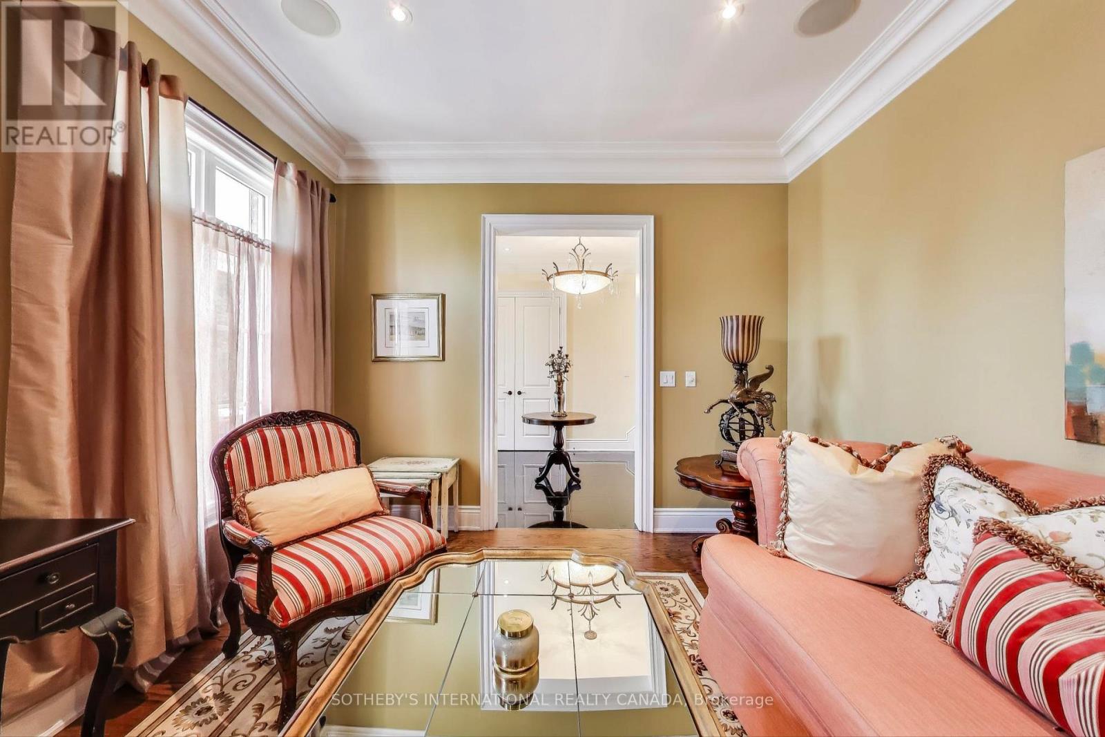 16 St Phillips Road, Toronto, Ontario  M9P 2N6 - Photo 5 - W12766454