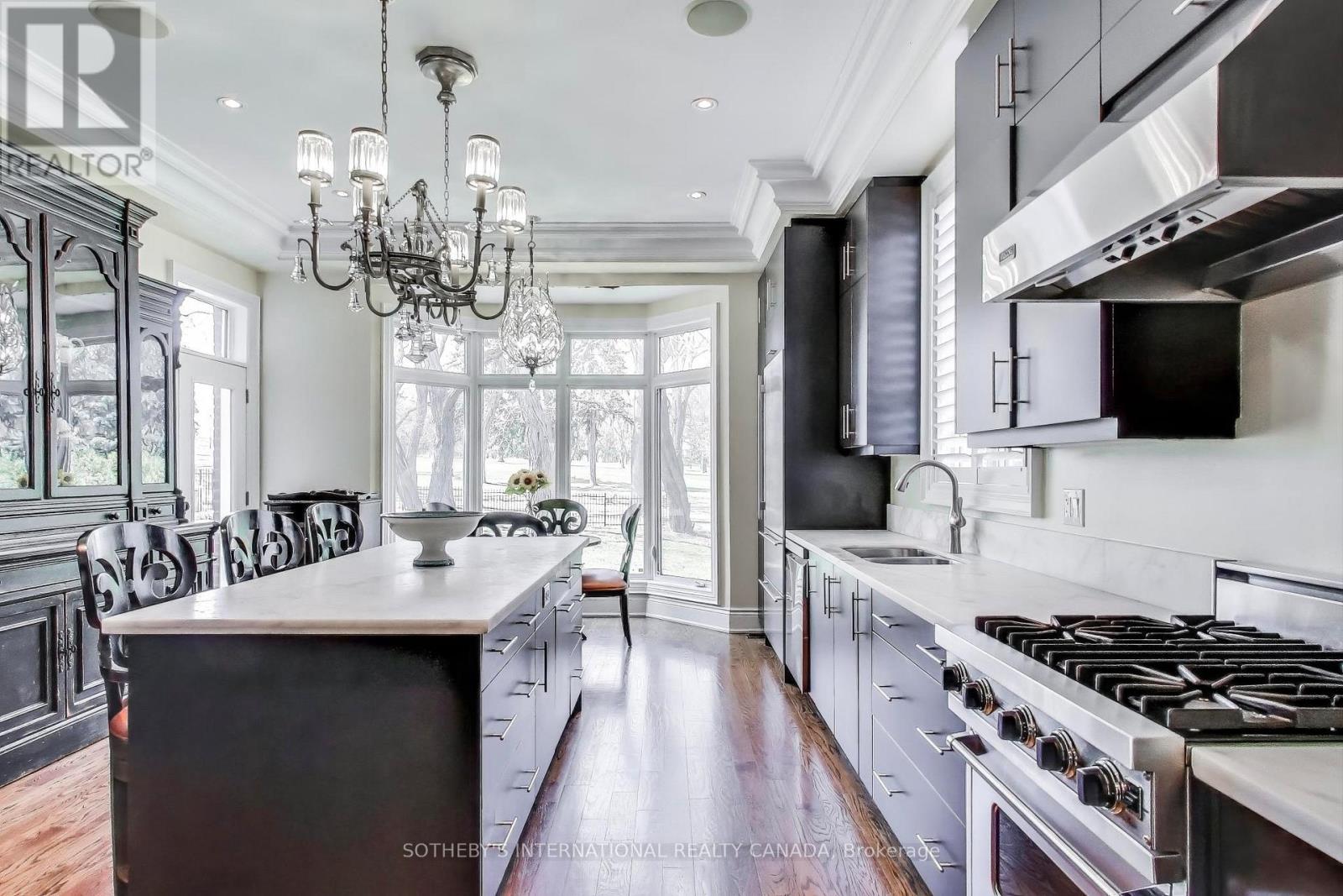 16 St Phillips Road, Toronto, Ontario  M9P 2N6 - Photo 9 - W12766454