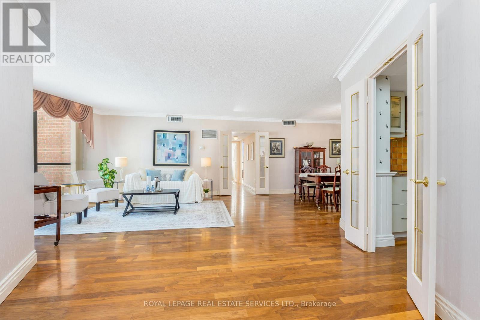 110 - 1240 Marlborough Court, Oakville, Ontario  L6H 3K7 - Photo 4 - W12766472