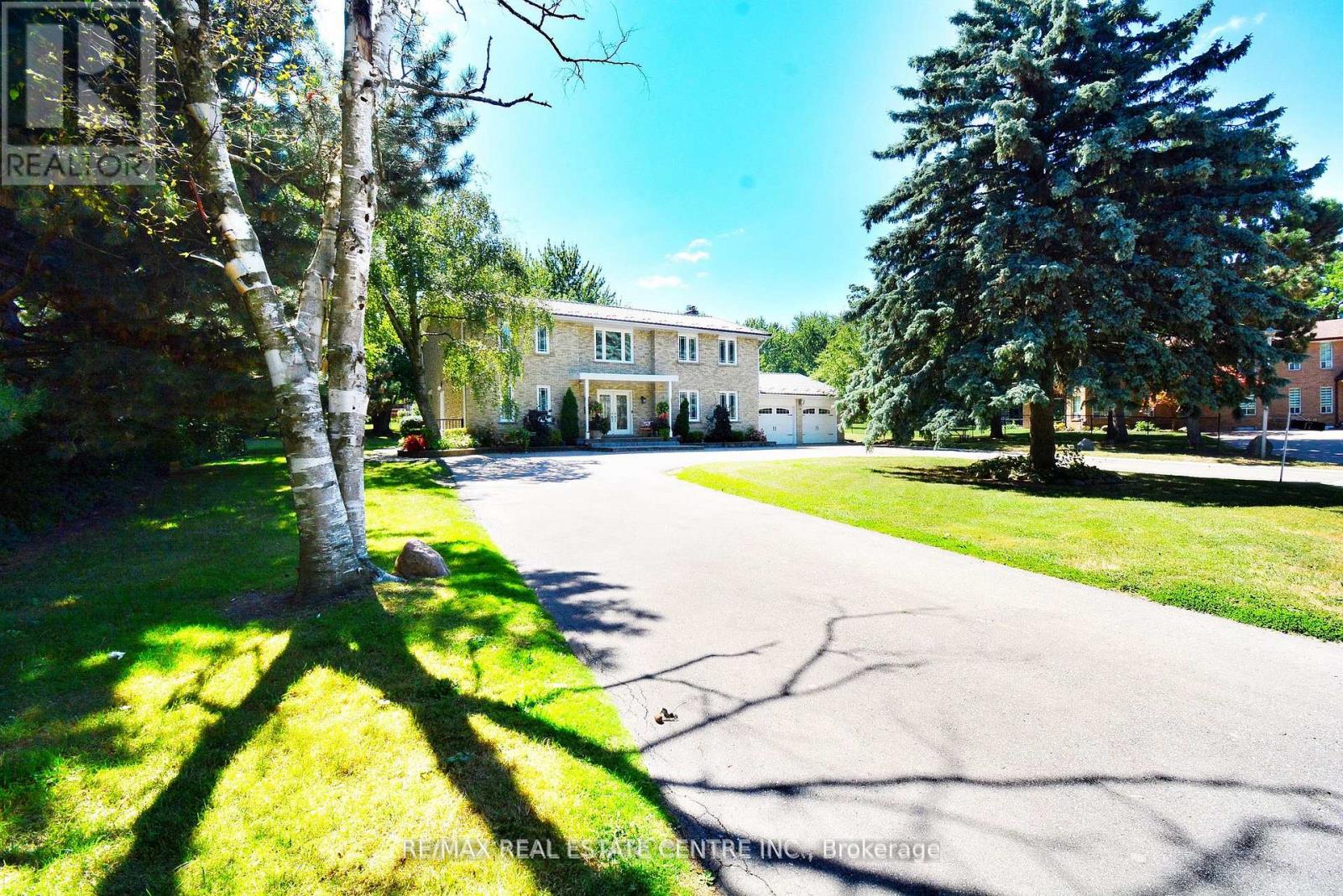 17 Crescent Hill Drive, Brampton, Ontario  L6S 2P4 - Photo 10 - W12766530