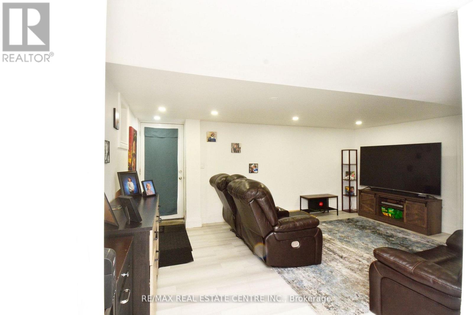 17 Crescent Hill Drive, Brampton, Ontario  L6S 2P4 - Photo 12 - W12766530