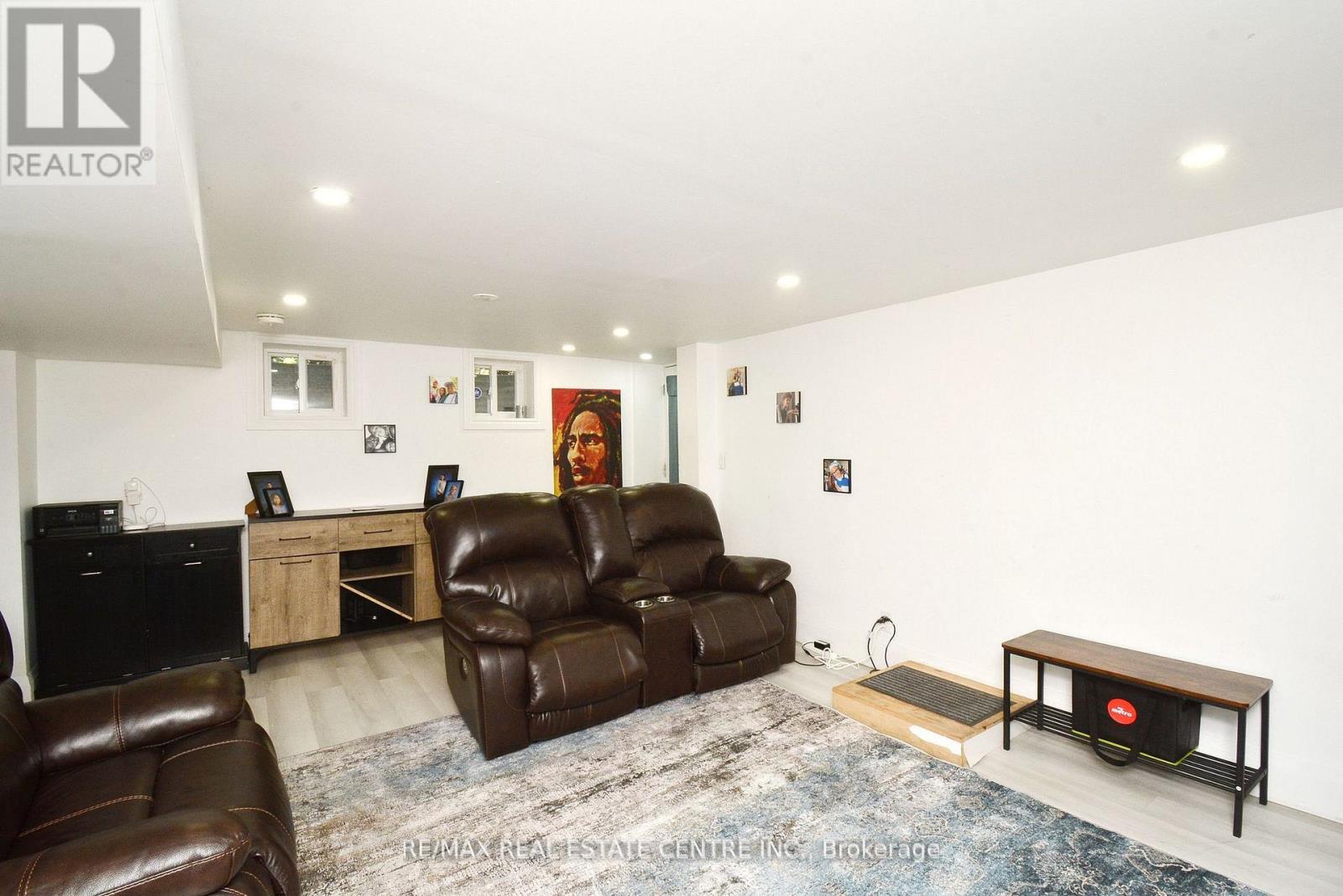 17 Crescent Hill Drive, Brampton, Ontario  L6S 2P4 - Photo 9 - W12766530