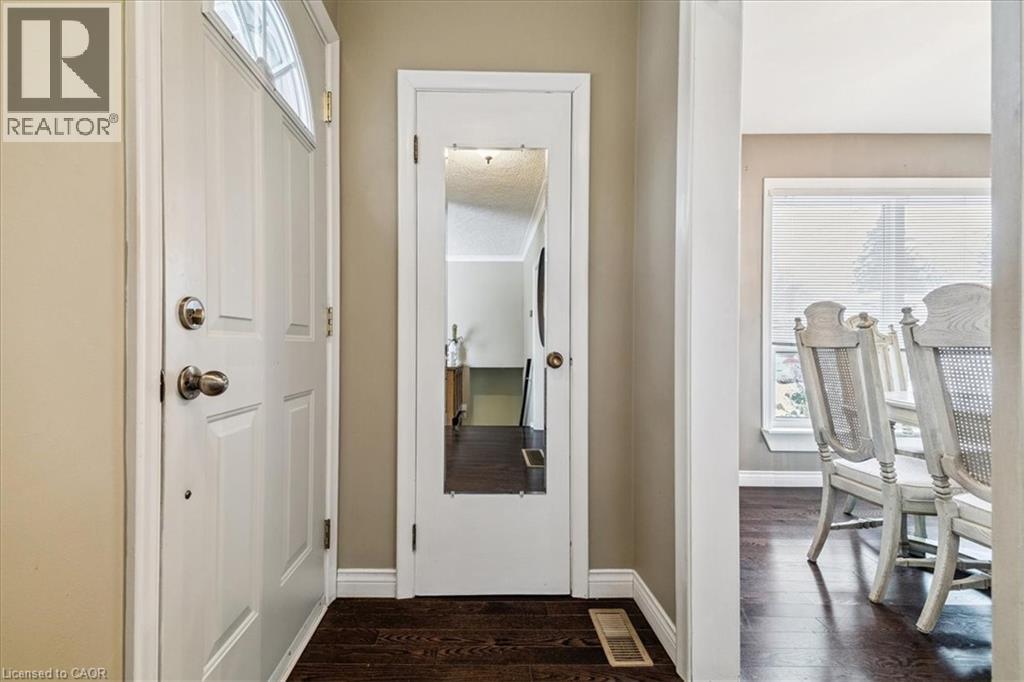 359 Pepper Drive, Burlington, Ontario  L7R 3C8 - Photo 6 - 40799678