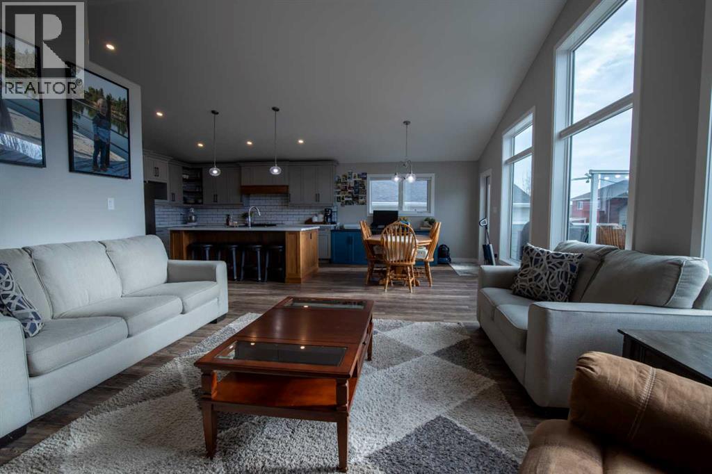 340 Greenwood Place, Coalhurst, Alberta  T0L 0V2 - Photo 12 - A2284317