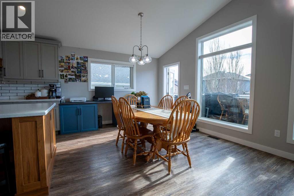 340 Greenwood Place, Coalhurst, Alberta  T0L 0V2 - Photo 6 - A2284317