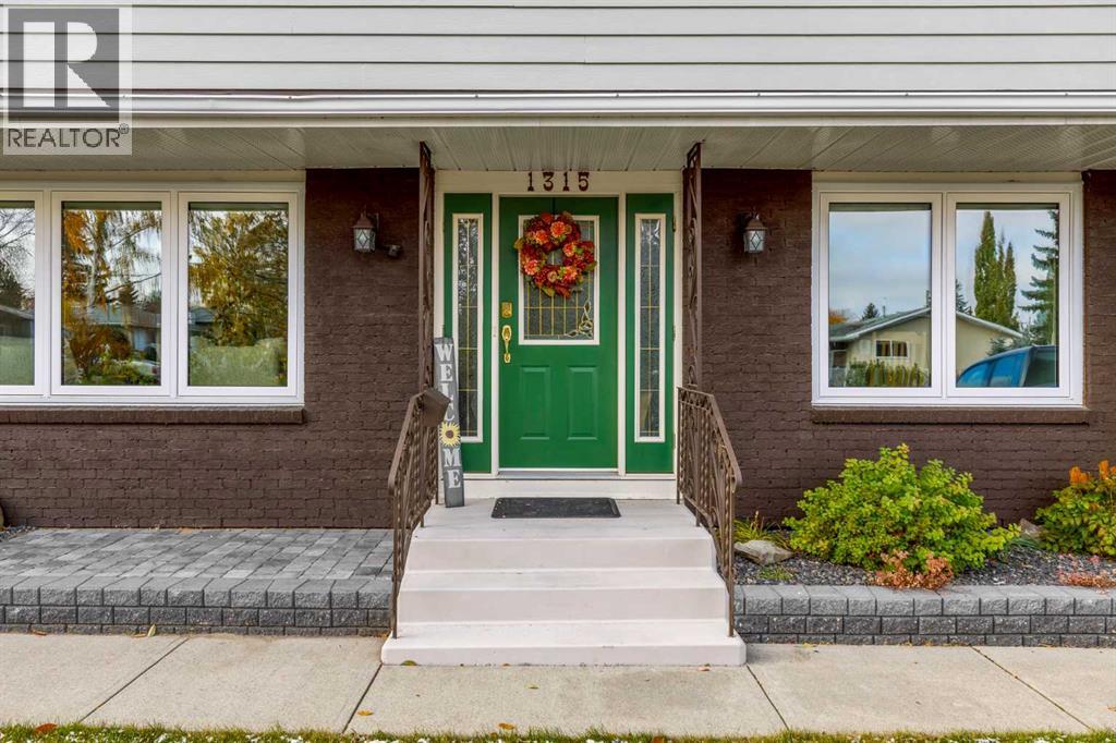 1315 Lake Michigan Crescent Se, Calgary, Alberta  T2J 3E9 - Photo 4 - A2280386